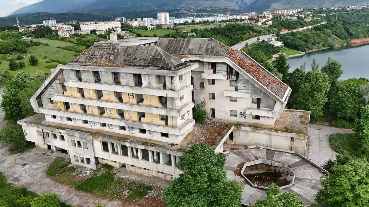 The old Hotel Turizmi above the lake